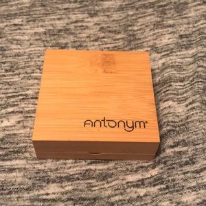 Antonym bakes peach blush